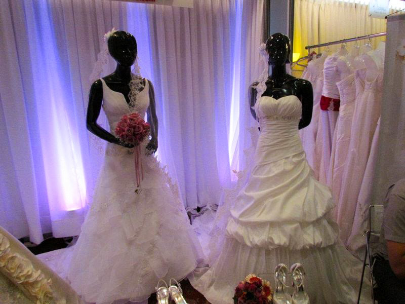 Vestidos de novia en la exponovios 2012